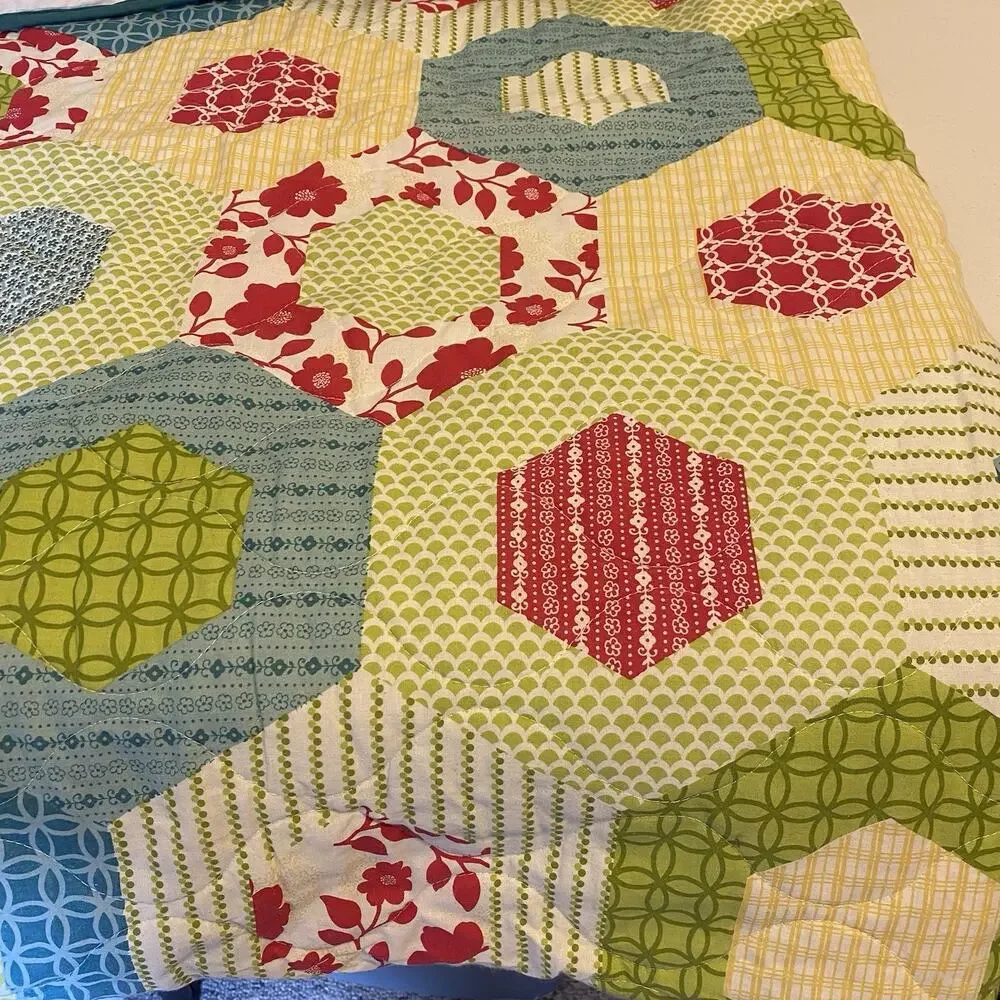 Better Homes And Garden Honeycombs Quilt Blanket Twin 63x86” Floral Cottagecore